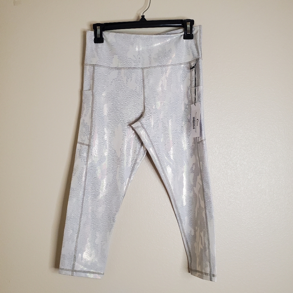 Zyia Silver Camo Metallic Pocket Light n Tight Hi-Rise Capri‎ 20" 8-10